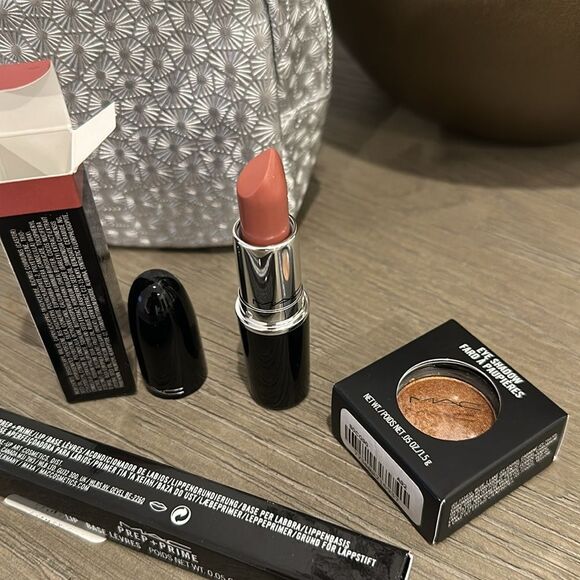 M.A.C cosmetics bag and goodies - Picture 8 of 8